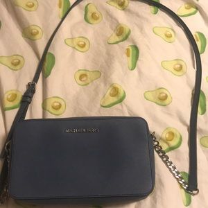 Micheal Kors cross body purse